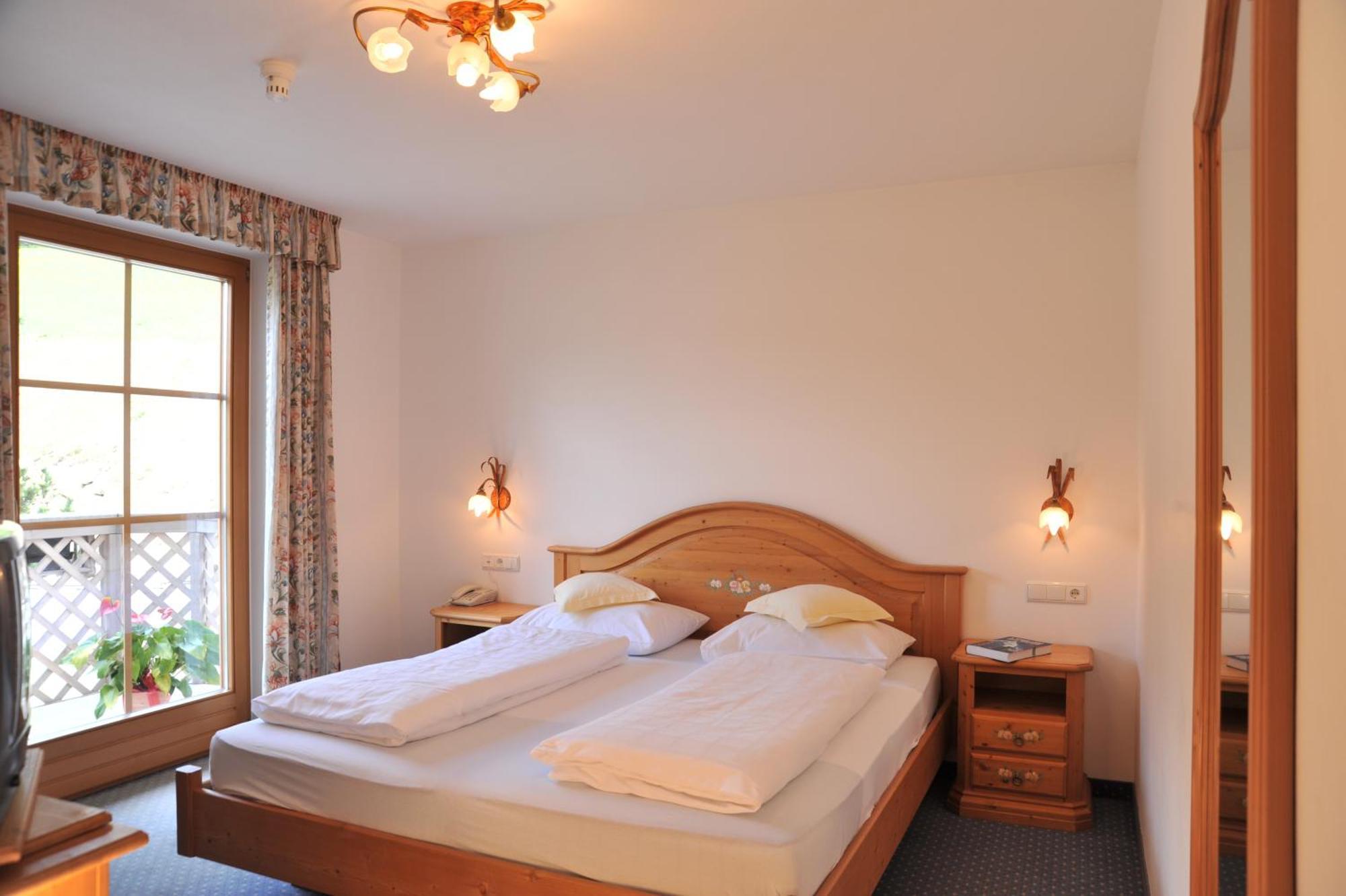 Turmhotel Gschwendt Planca di Sopra Екстериор снимка
